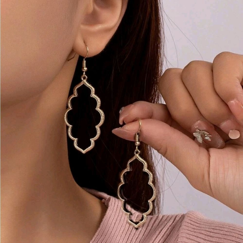 5/$25 Gold Color Drop Statement Earrings. Clover Earrings